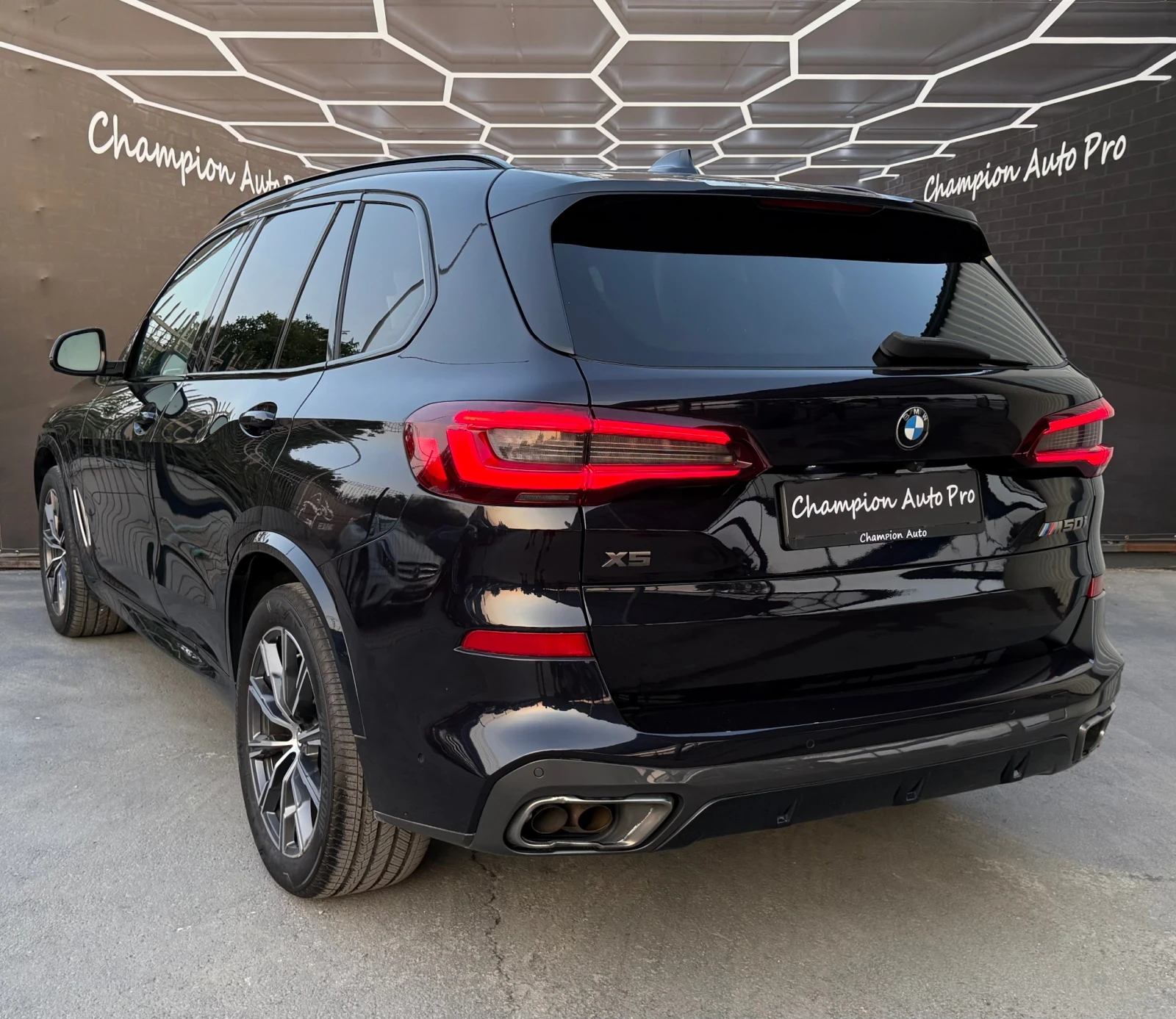 BMW X5 M50i  - изображение 4