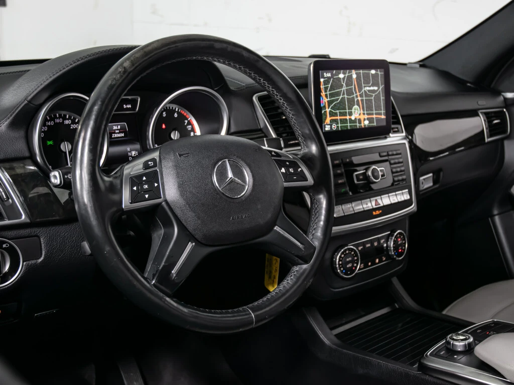 Mercedes-Benz GL 550 4MATIC* AMG PKG* PANO* 360 CAMERA* 7 SEATER - изображение 8