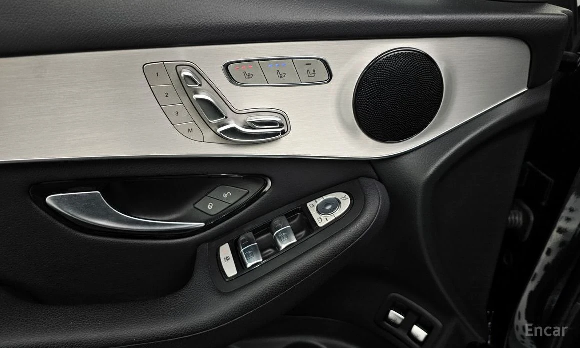 Mercedes-Benz GLC 350 е* 4MATIC* AMG* KEYLESS* ПОДГРЕВ* ОБДУХВАНЕ* КАМЕР, снимка 8 - Автомобили и джипове - 53866853