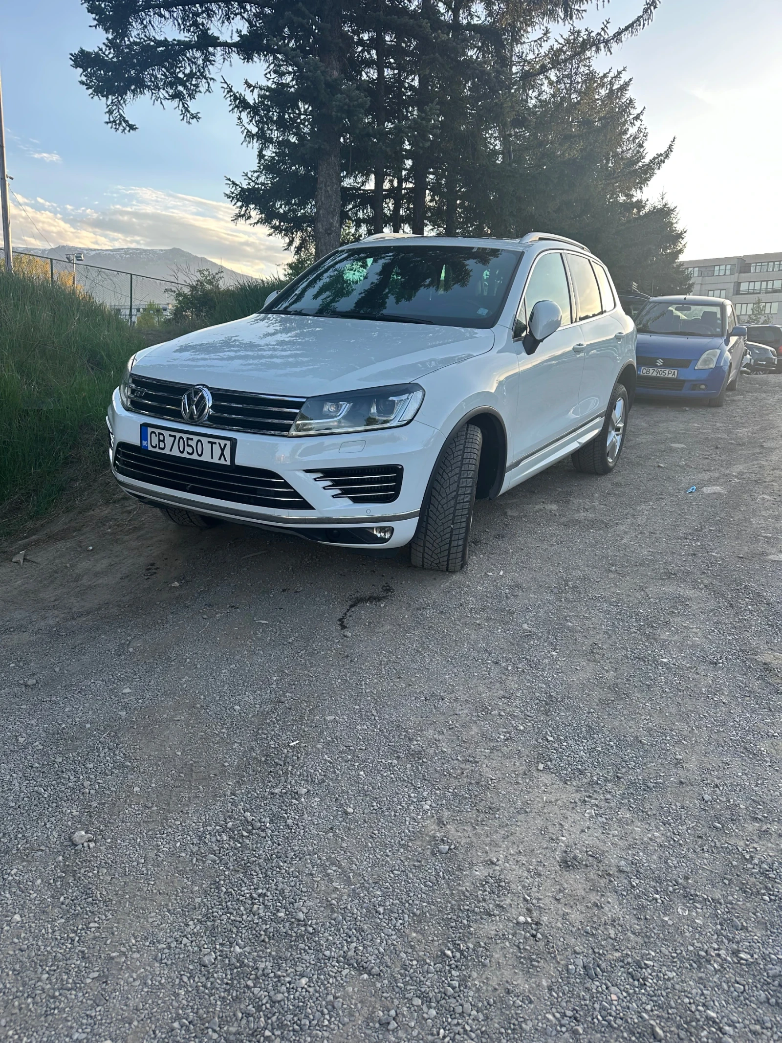 VW Touareg 3.0TDI / R-line/PANO, снимка 2 - Автомобили и джипове - 54368350