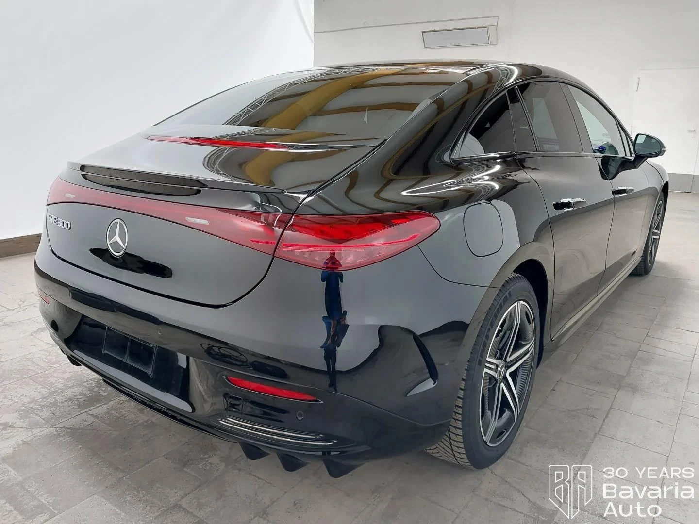 Mercedes-Benz EQE 300 AMG Line, снимка 3 - Автомобили и джипове - 54494491