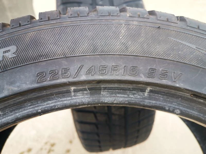 Гуми Зимни 225/45R18, снимка 7 - Гуми и джанти - 28563653