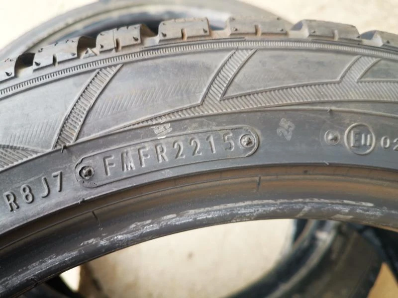 Гуми Зимни 225/45R18, снимка 5 - Гуми и джанти - 28563653