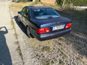Mercedes-Benz E 250 Седан, снимка 3