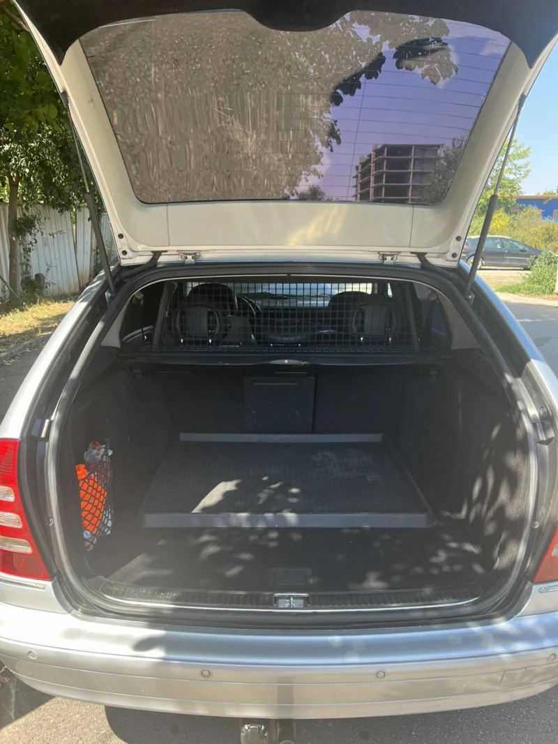 Mercedes-Benz C 320 Facelift, Harman, кожа, 7G Tronic, снимка 9 - Автомобили и джипове - 46909579