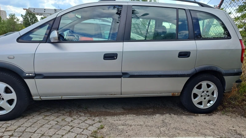 Opel Zafira, снимка 3 - Автомобили и джипове - 47240829