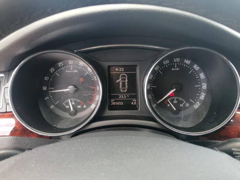 Skoda Superb 2.0 TDI 4X4 , снимка 8 - Автомобили и джипове - 51353117