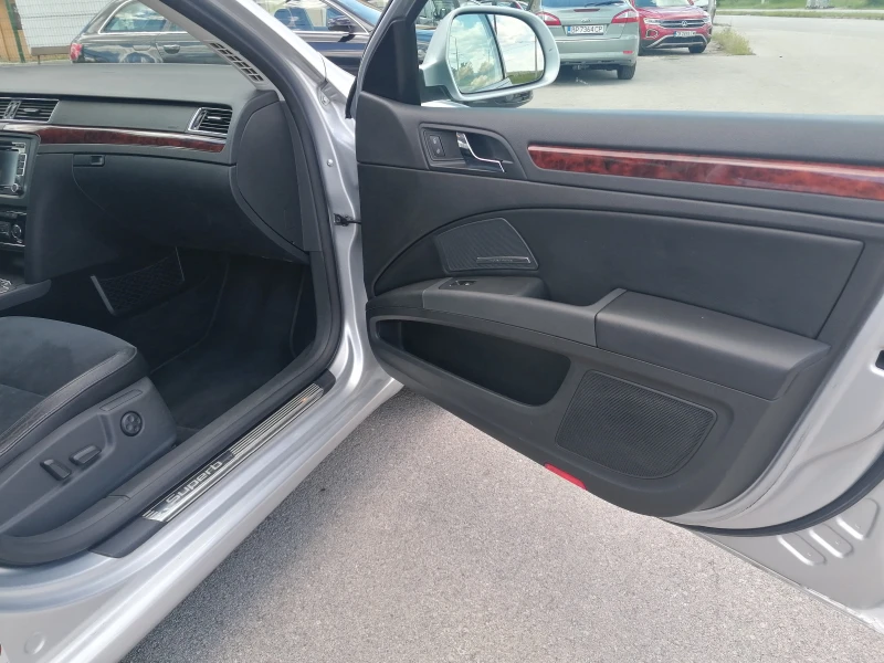 Skoda Superb 2.0 TDI 4X4 , снимка 12 - Автомобили и джипове - 51353117