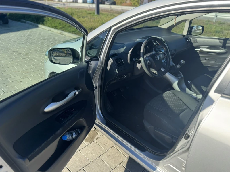 Toyota Auris 1.6 16V Valvematic (132 кс), снимка 9 - Автомобили и джипове - 53146542