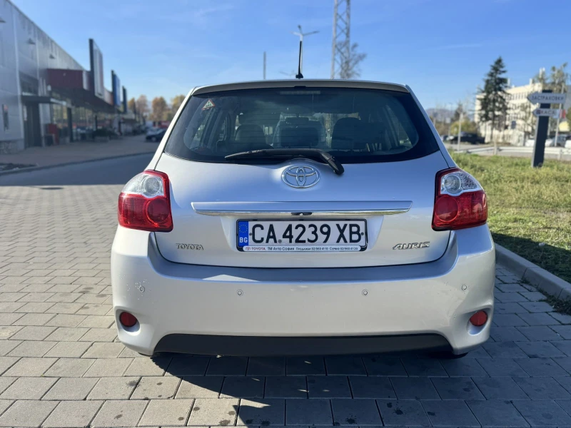 Toyota Auris 1.6 16V Valvematic (132 кс), снимка 5 - Автомобили и джипове - 53146542