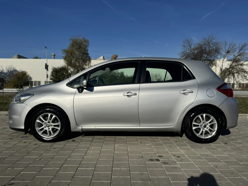 Toyota Auris 1.6 16V Valvematic (132 кс), снимка 3 - Автомобили и джипове - 53146542