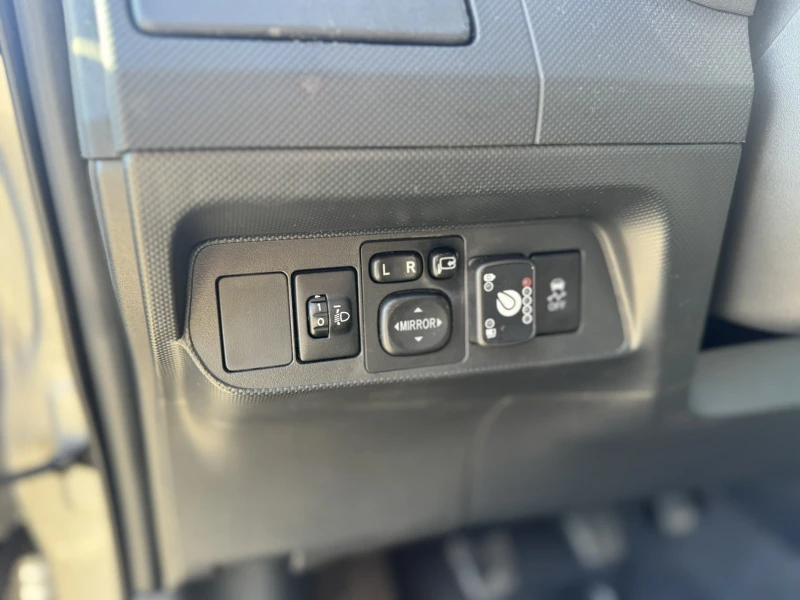 Toyota Auris 1.6 16V Valvematic (132 кс), снимка 10 - Автомобили и джипове - 53146542