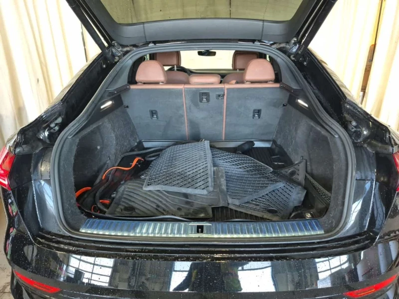 Audi E-Tron TECHNIK * Един собственик * Без инциденти * CARFAX, снимка 14 - Автомобили и джипове - 53539619