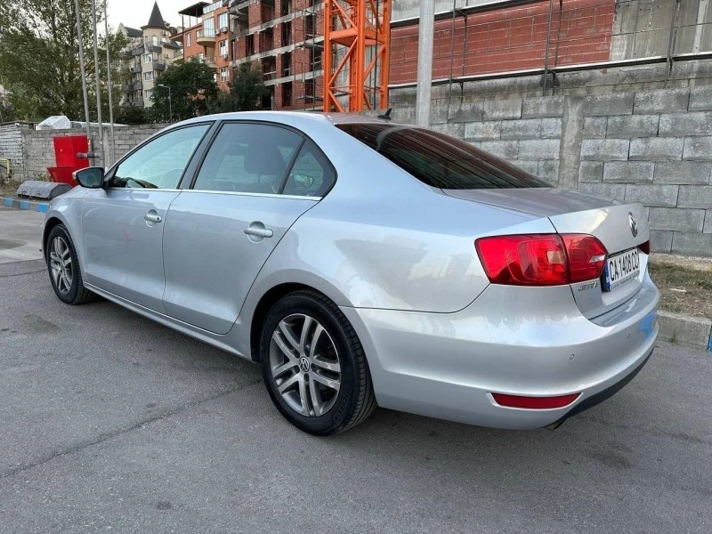 VW Jetta, снимка 2 - Автомобили и джипове - 48261932