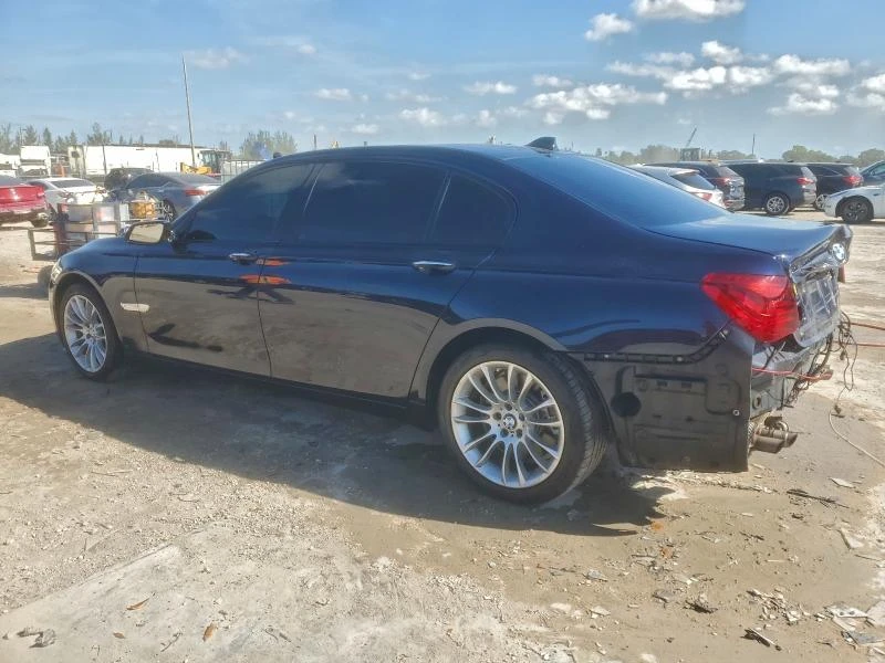 BMW 750 4.4L 8 Rear-wheel drive, снимка 7 - Автомобили и джипове - 52884407