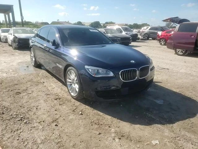 BMW 750 4.4L 8 Rear-wheel drive