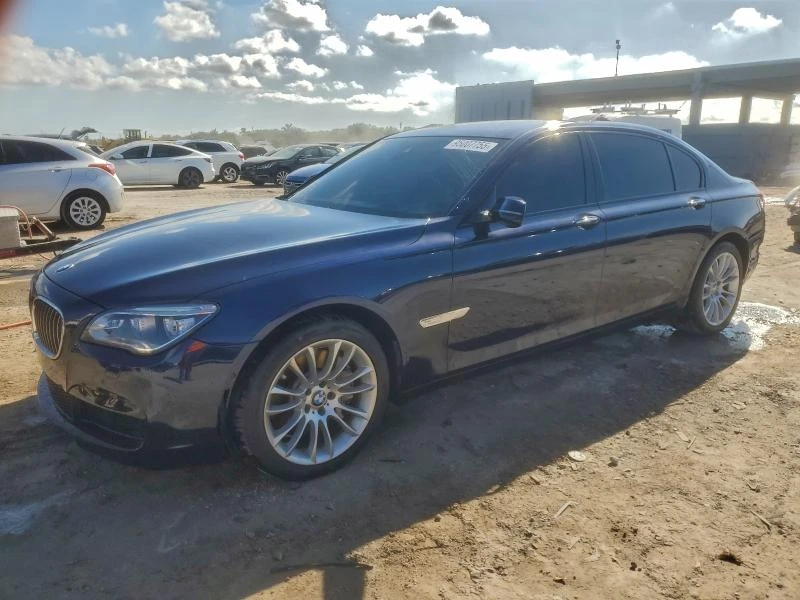 BMW 750 4.4L 8 Rear-wheel drive, снимка 2 - Автомобили и джипове - 52884407