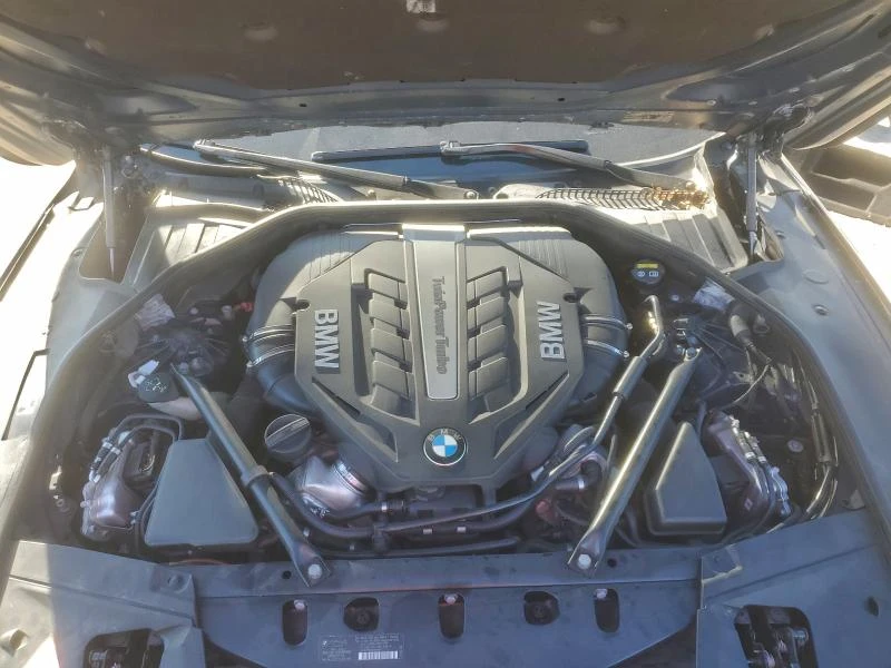 BMW 750 4.4L 8 Rear-wheel drive, снимка 4 - Автомобили и джипове - 52884407