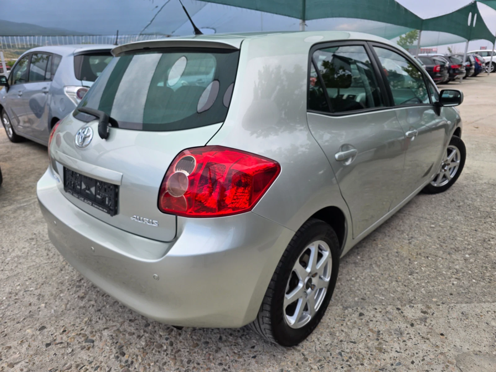Toyota Auris 1.6 VVTI Автоматик Навигация Парктроник KeyLess Go - изображение 2