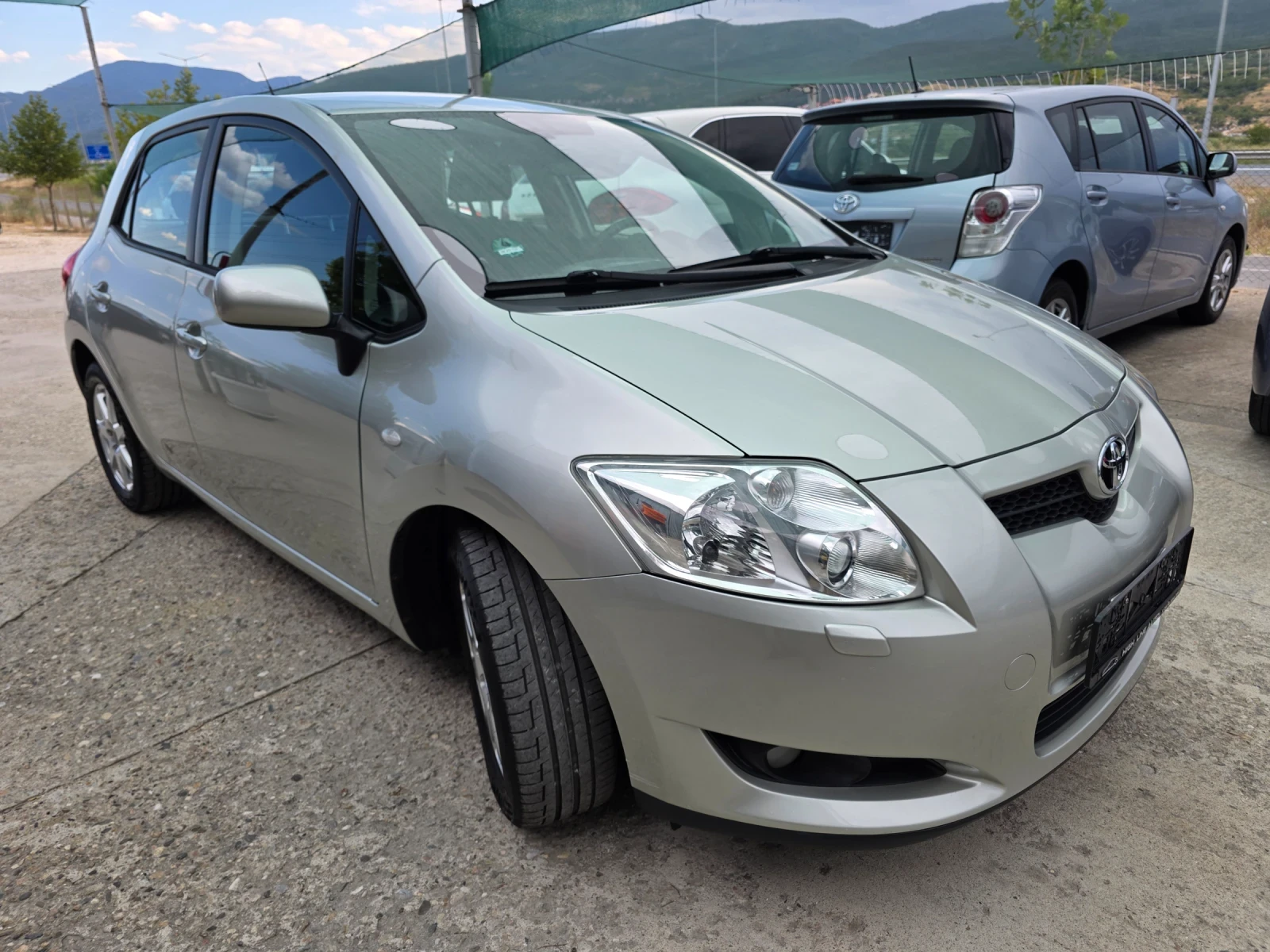 Toyota Auris 1.6 VVTI Автоматик Навигация Парктроник KeyLess Go - изображение 3