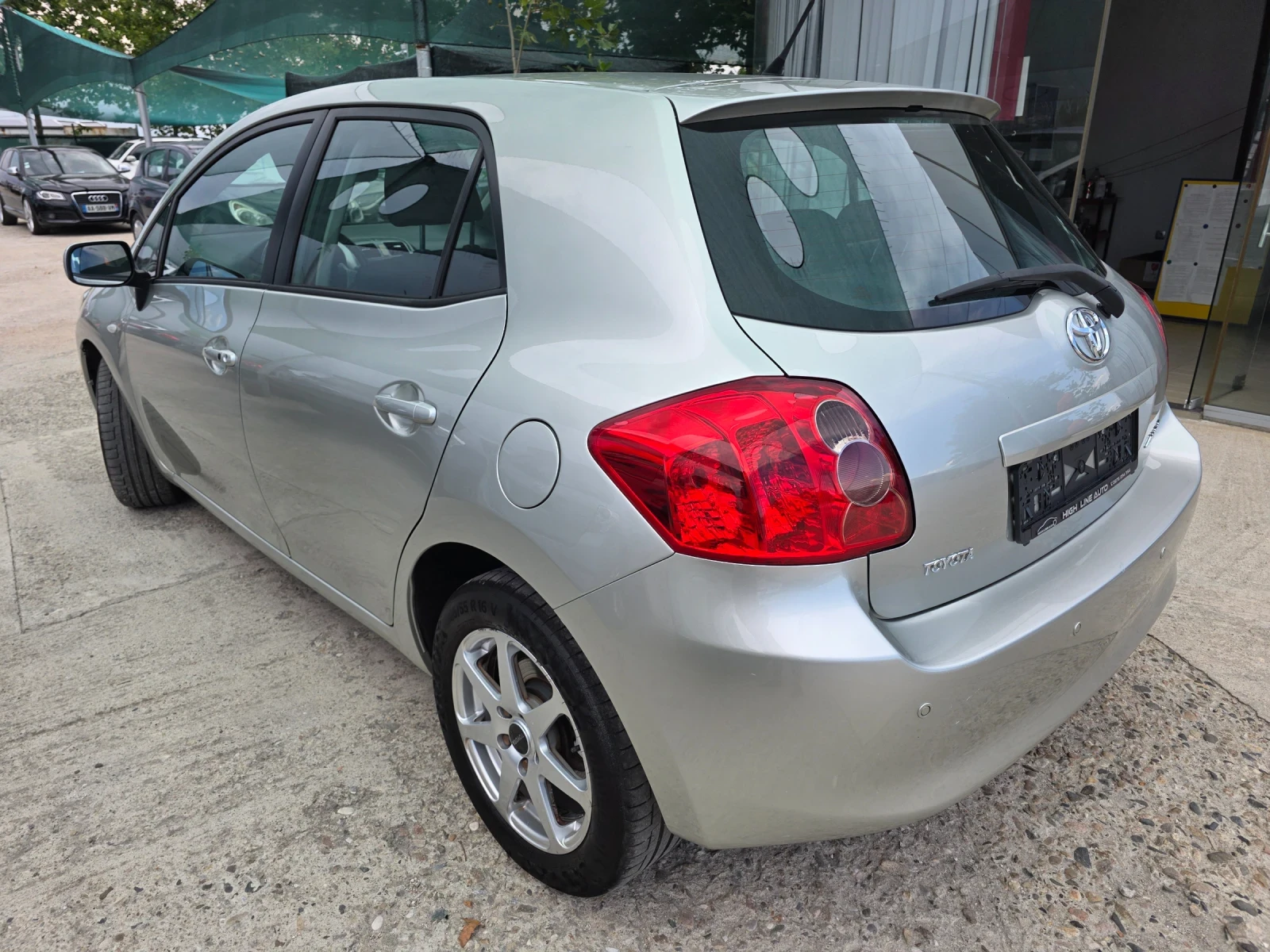 Toyota Auris 1.6 VVTI Автоматик Навигация Парктроник KeyLess Go - изображение 4