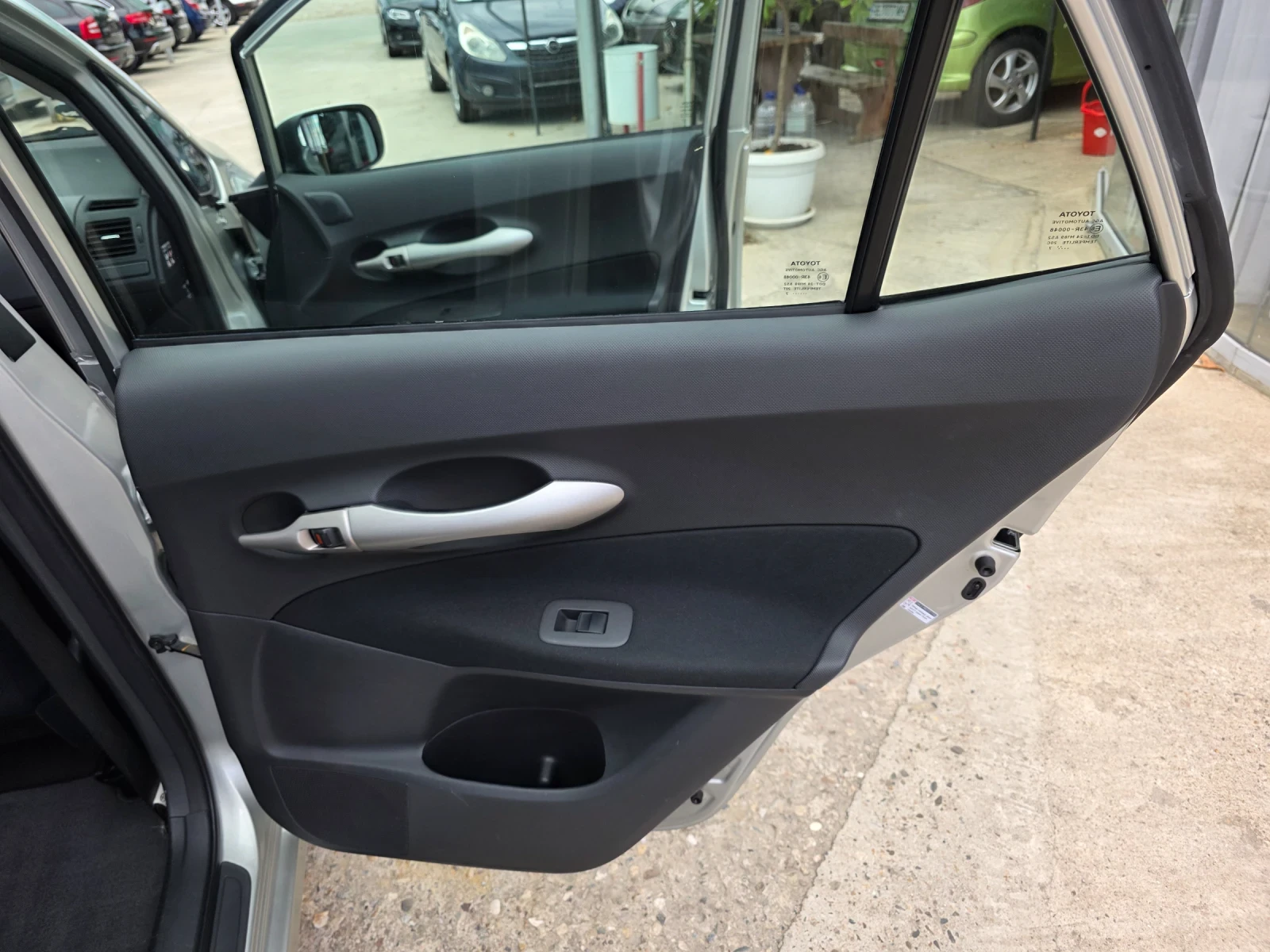 Toyota Auris 1.6 VVTI Автоматик Навигация Парктроник KeyLess Go - изображение 9