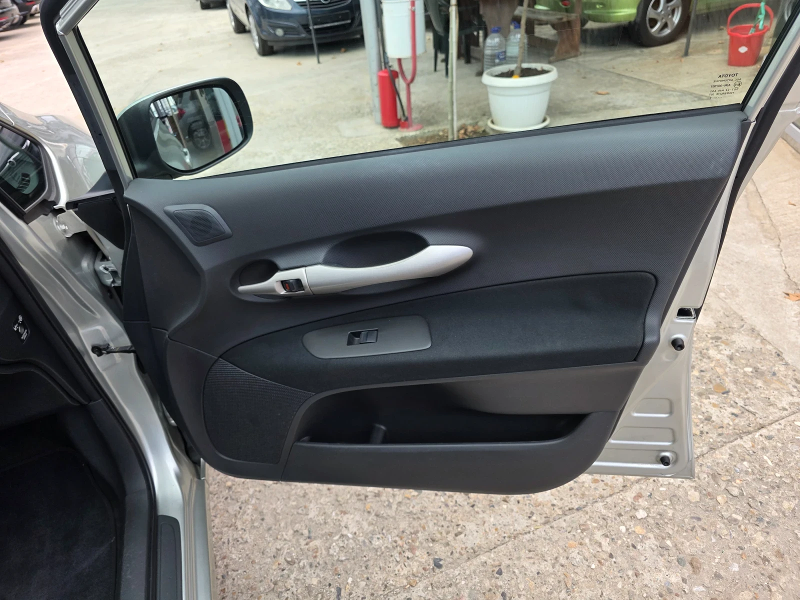 Toyota Auris 1.6 VVTI Автоматик Навигация Парктроник KeyLess Go - изображение 7