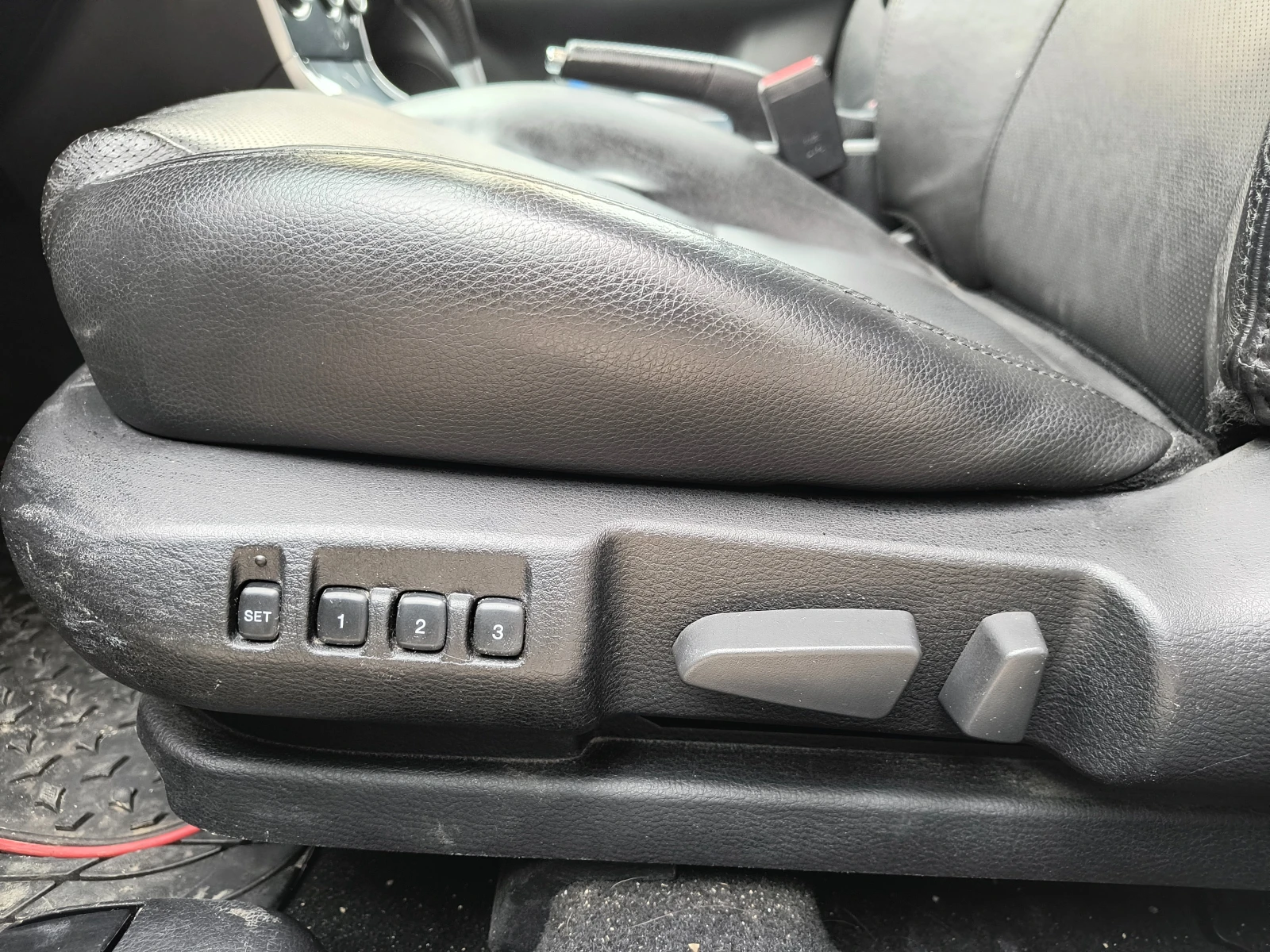 Mazda 6 2.3, Facelift с Газова уредба и два комплекта гуми - изображение 10