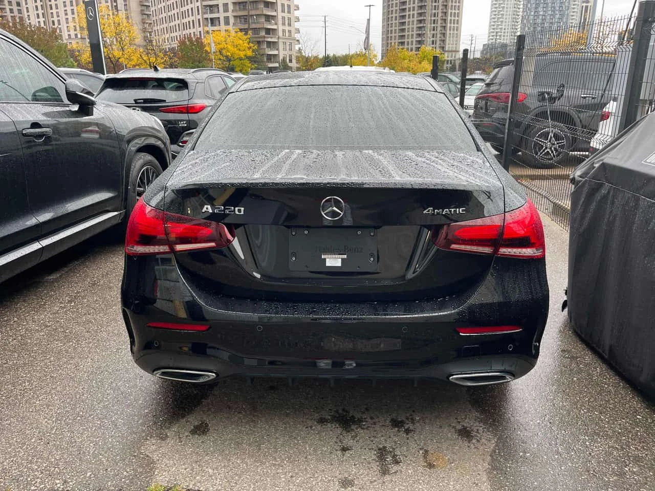 Mercedes-Benz A 220 * DISTRONIC* 360КМАЕРИ* + ГУМИ, снимка 4 - Автомобили и джипове - 53802044