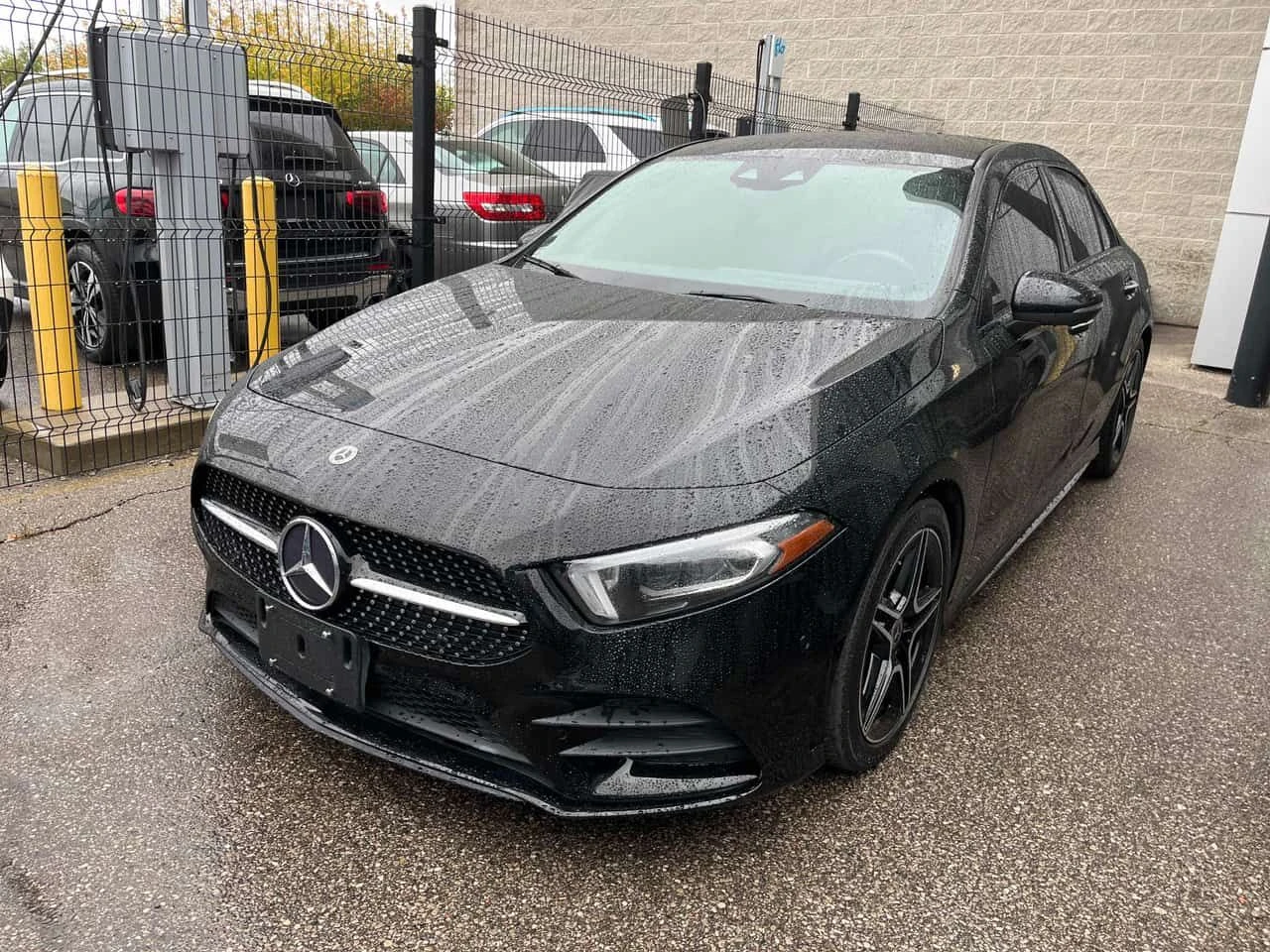 Mercedes-Benz A 220 * DISTRONIC* 360КМАЕРИ* + ГУМИ, снимка 2 - Автомобили и джипове - 53802044