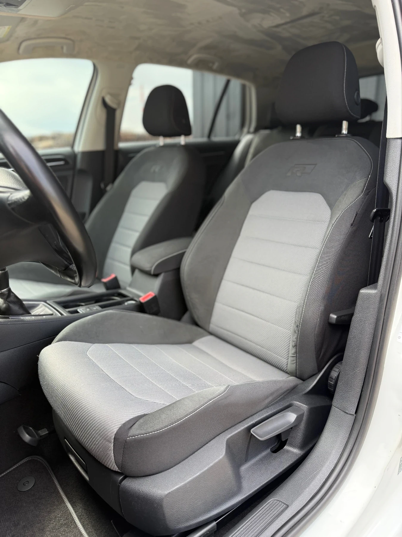 VW Golf R-LINE, снимка 12 - Автомобили и джипове - 53882214