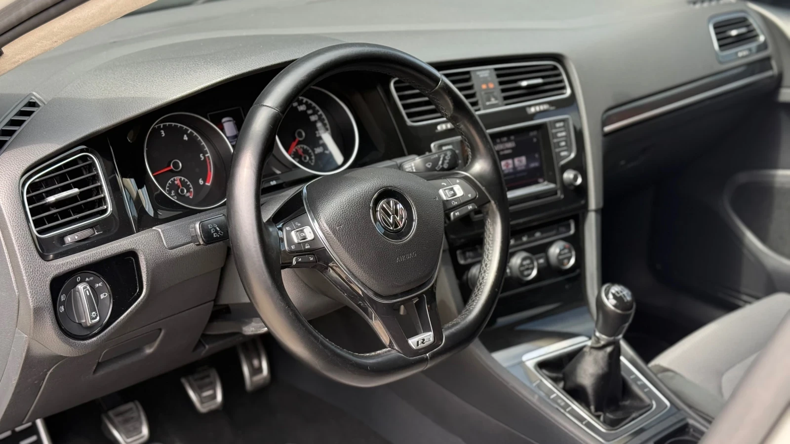 VW Golf R-LINE, снимка 7 - Автомобили и джипове - 53882214