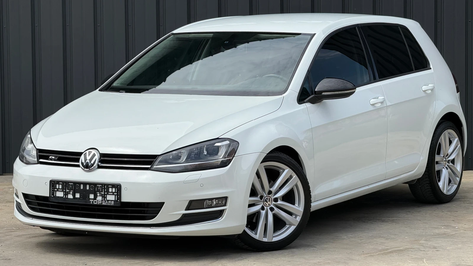 VW Golf R-LINE