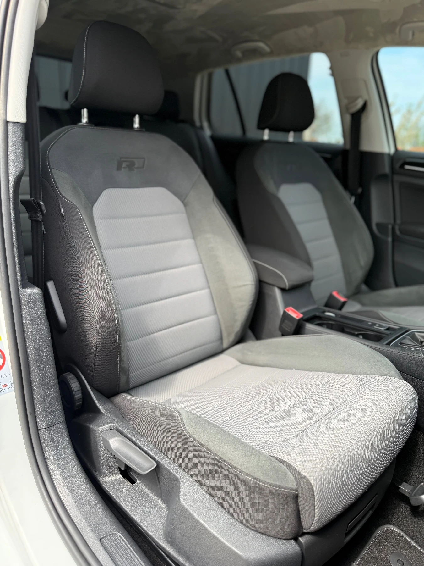 VW Golf R-LINE, снимка 13 - Автомобили и джипове - 53882214