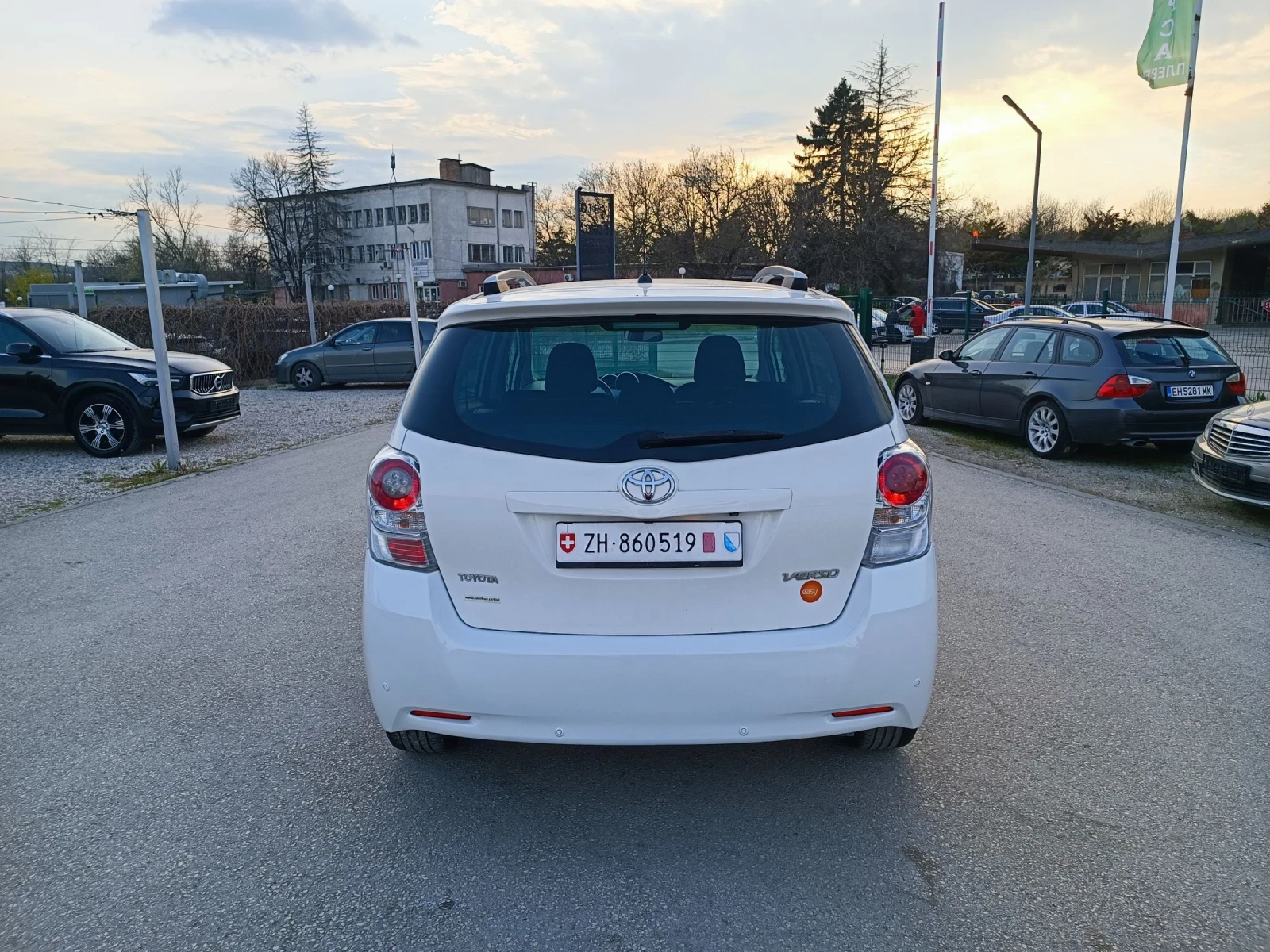 Toyota Verso 1.8i-147кс-ШВЕЙЦАРИЯ-РЪЧКА-6ск-NAVI-7м, снимка 5 - Автомобили и джипове - 53891756