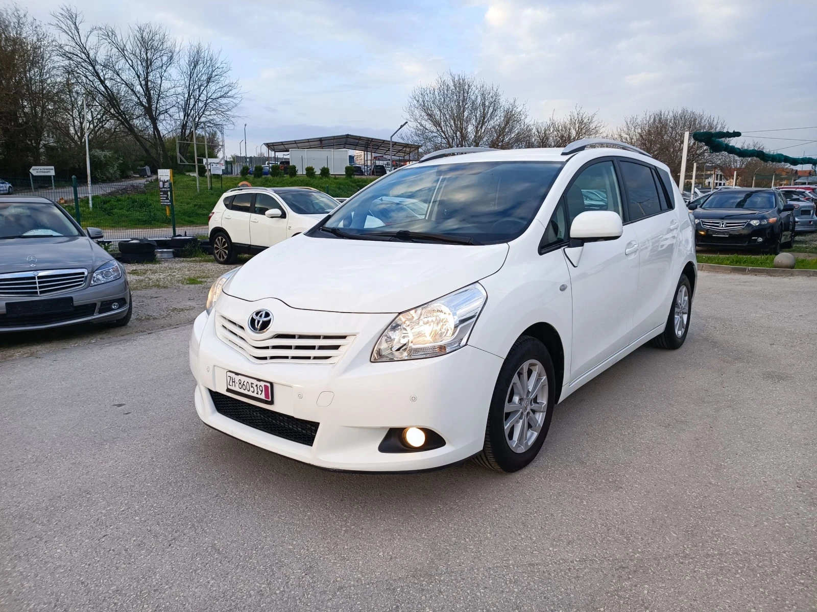 Toyota Verso 1.8i-147кс-ШВЕЙЦАРИЯ-РЪЧКА-6ск-NAVI-7м, снимка 8 - Автомобили и джипове - 53891756