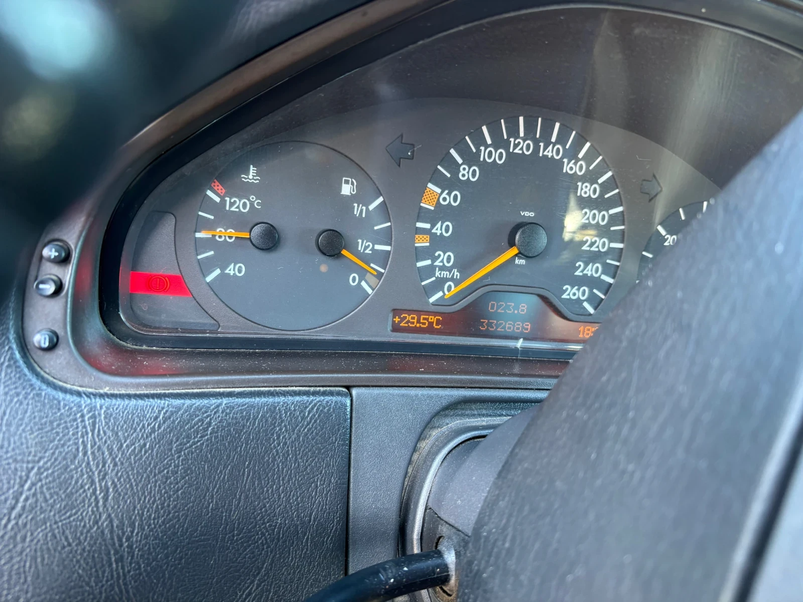 Mercedes-Benz E 250 Седан, снимка 11 - Автомобили и джипове - 55080137