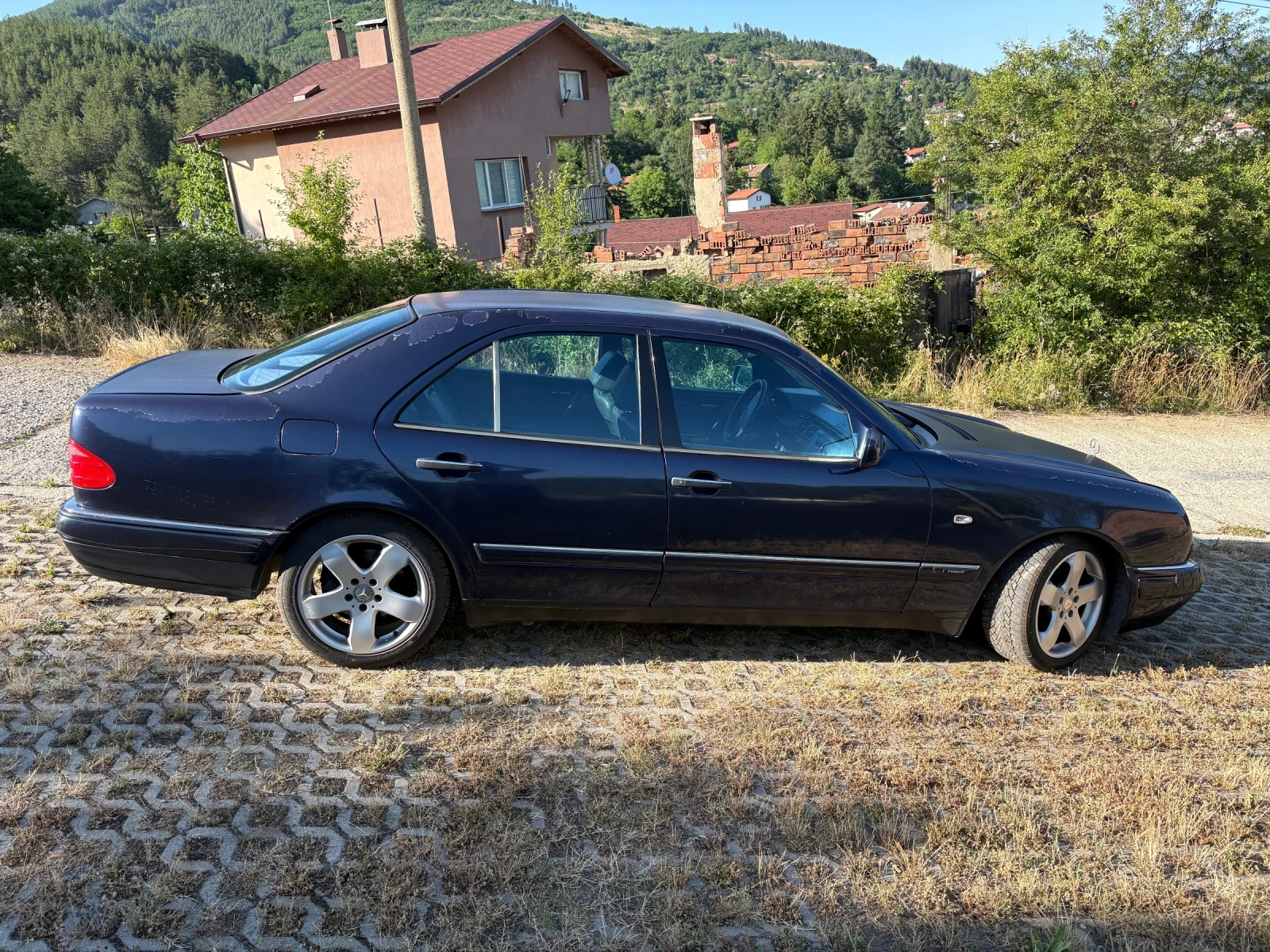 Mercedes-Benz E 250 Седан, снимка 5 - Автомобили и джипове - 55080137