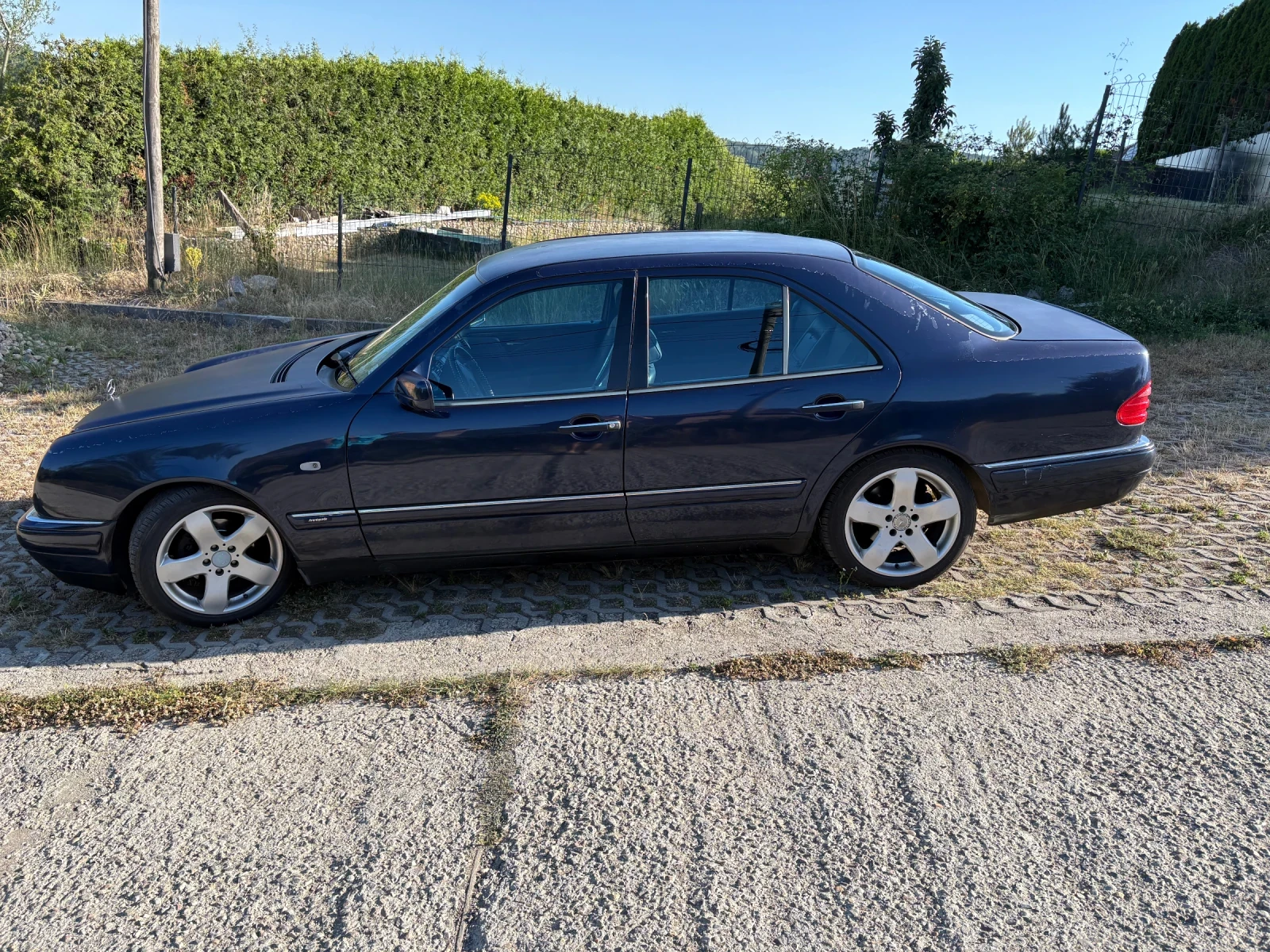 Mercedes-Benz E 250 Седан, снимка 2 - Автомобили и джипове - 55080137
