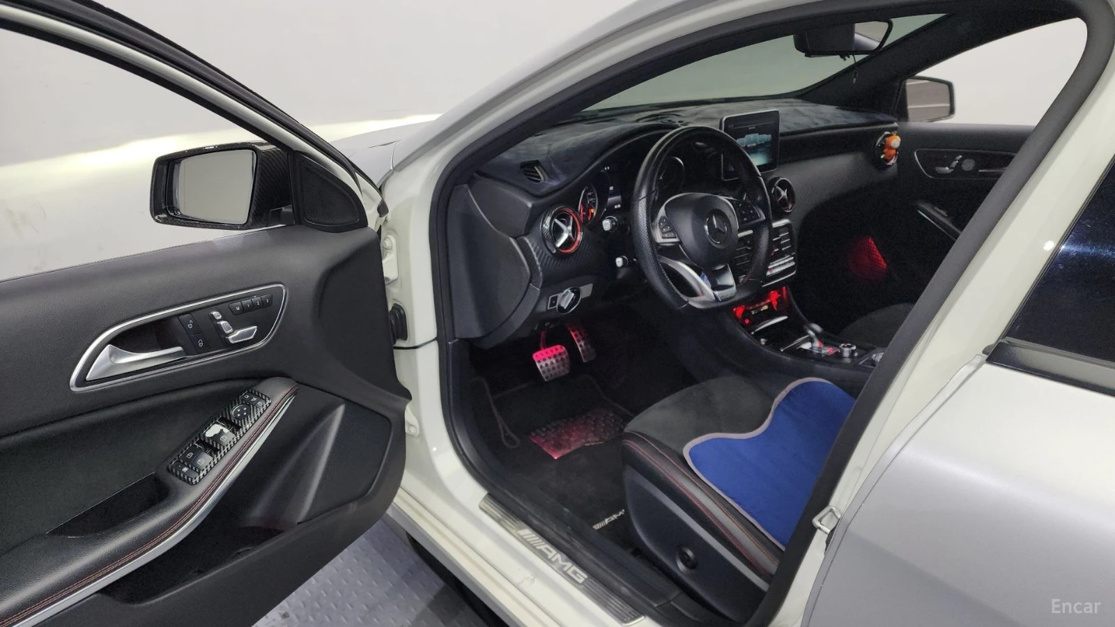 Mercedes-Benz A45 AMG 4MATIC* КОЖА* ПОДГРЕВ* ШИБИДАХ* КАМЕРА* , снимка 10 - Автомобили и джипове - 55449760