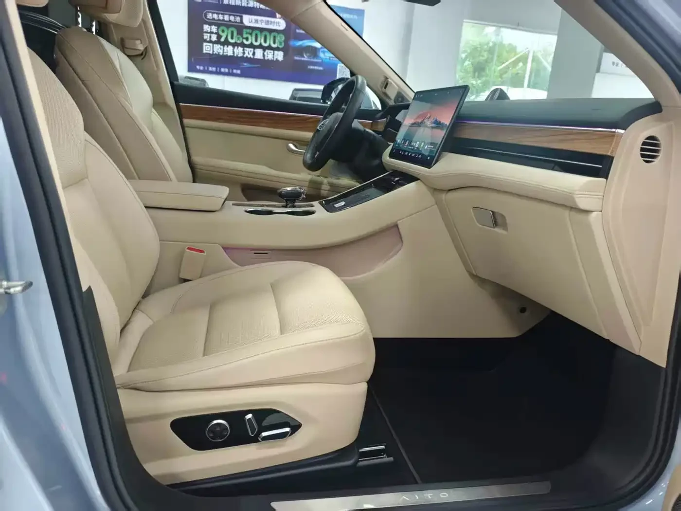 AITO 5 M5 AWD PERFORMANCE* DISTRONIC* МАСАЖ* 360* ХЕДЪП* , снимка 8 - Автомобили и джипове - 56735778