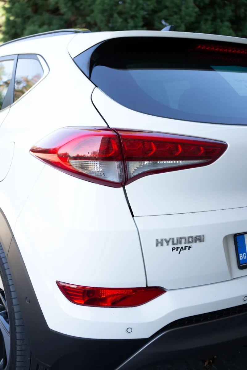 Hyundai Tucson 2.0 CRDI 16V PREMIUM , снимка 15 - Автомобили и джипове - 47256227