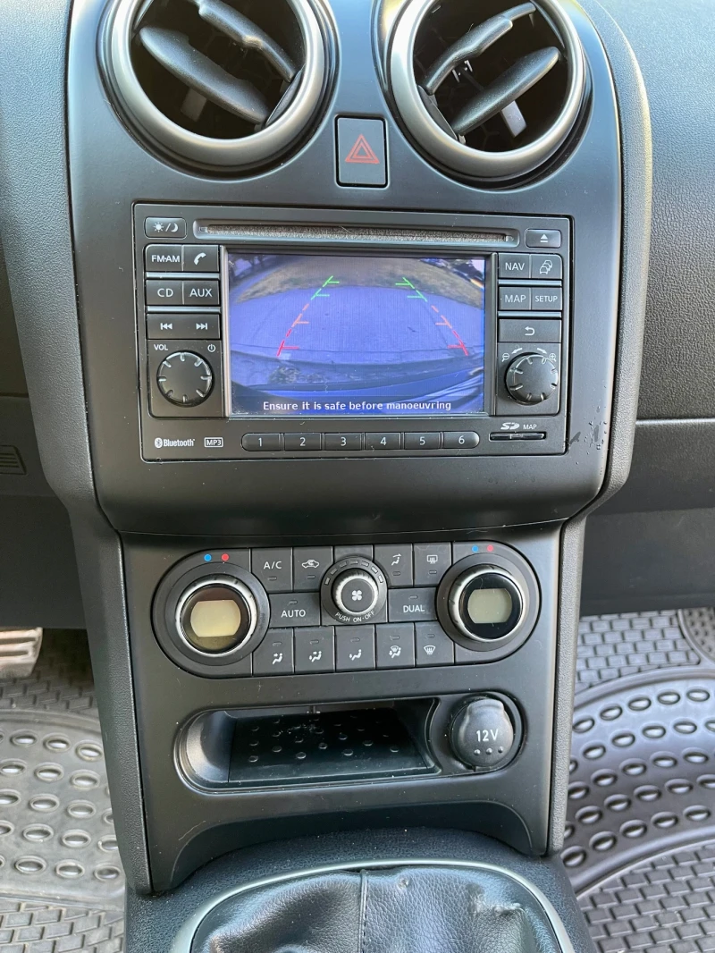 Nissan Qashqai 1.6 PANORAMA!Перфектен!, снимка 9 - Автомобили и джипове - 52251292