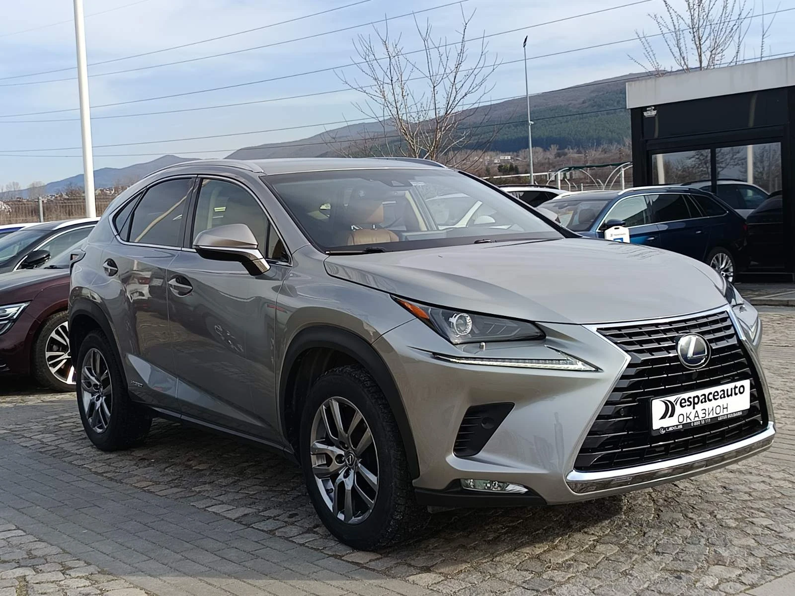 Lexus NX 300h 2.5, 197к.с. Executive Plus  4wd CVT, снимка 3 - Автомобили и джипове - 53720701