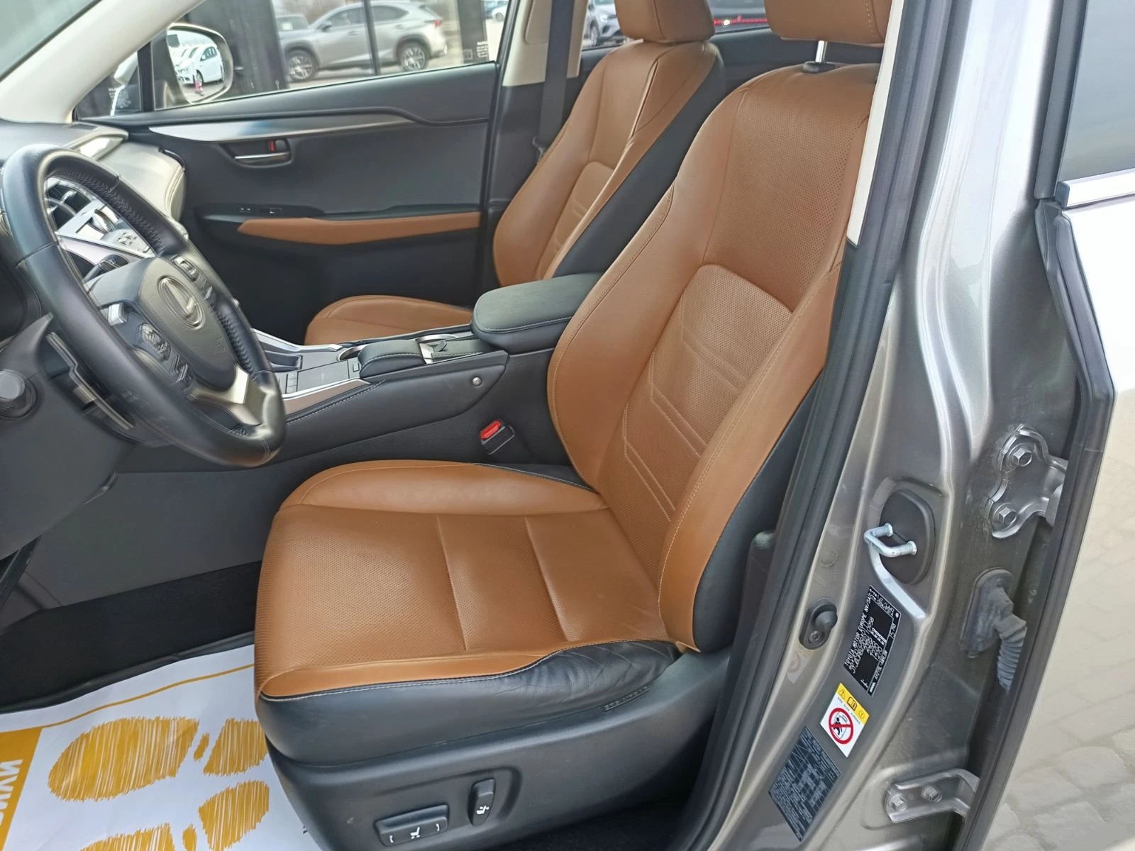 Lexus NX 300h 2.5, 197к.с. Executive Plus  4wd CVT, снимка 13 - Автомобили и джипове - 53720701