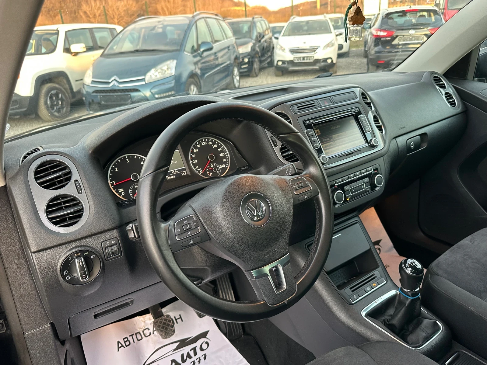 VW Tiguan 2.0TDI-4x4-FACELIFT-САМОПАРКИРАНЕ-ПАРКТРОНИК, снимка 9 - Автомобили и джипове - 53993546