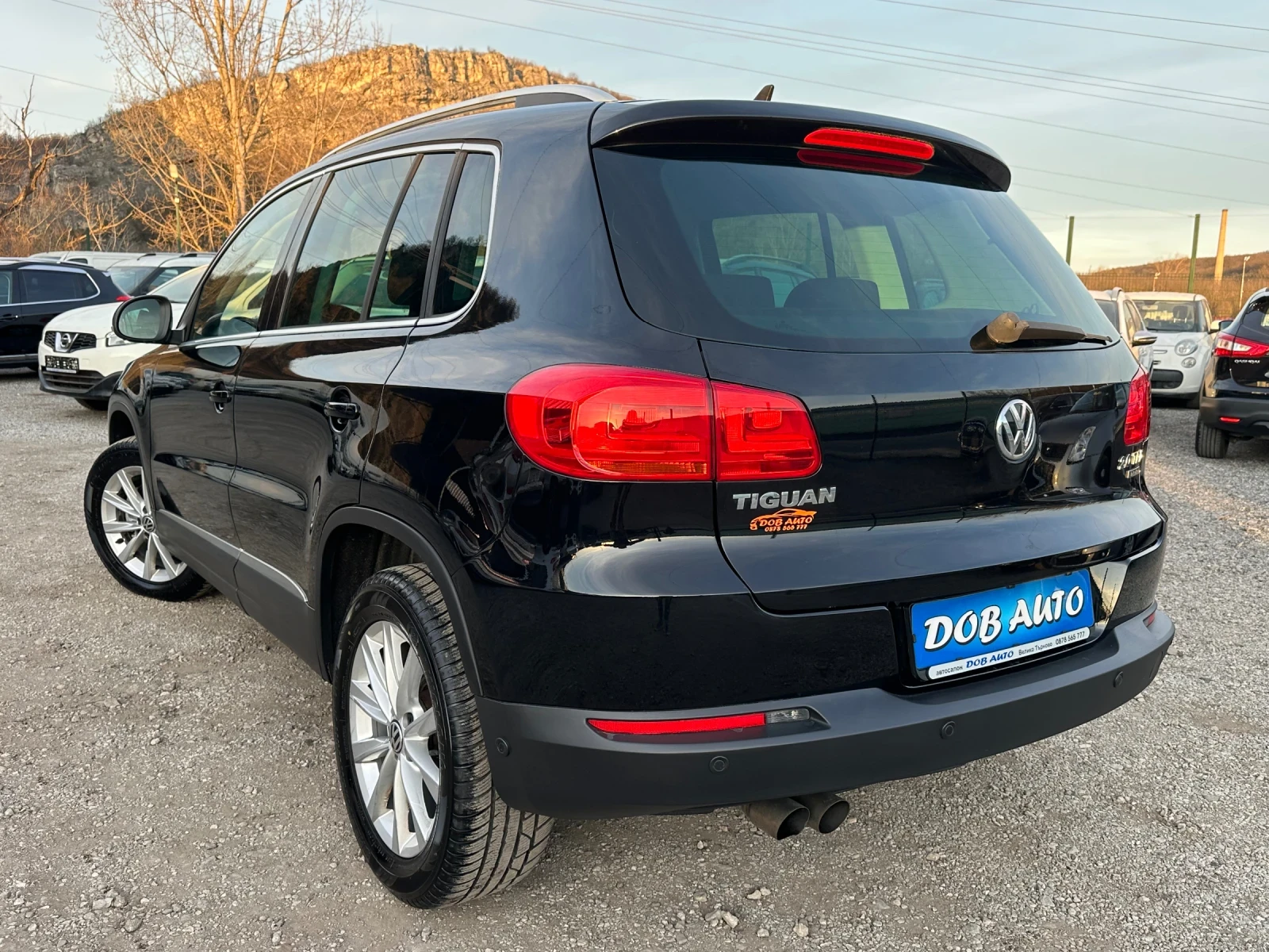 VW Tiguan 2.0TDI-4x4-FACELIFT-САМОПАРКИРАНЕ-ПАРКТРОНИК, снимка 4 - Автомобили и джипове - 53993546