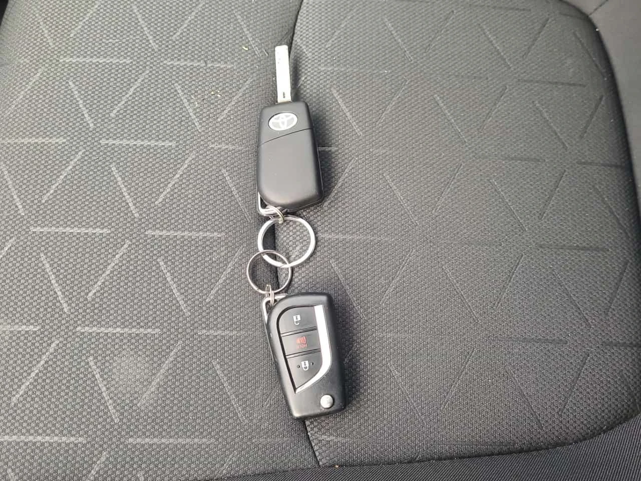 Toyota Rav4 * HYBRID LE * 2 КЛЮЧА* КАМЕРА* ПОДГРЕВИ* , снимка 6 - Автомобили и джипове - 54122390