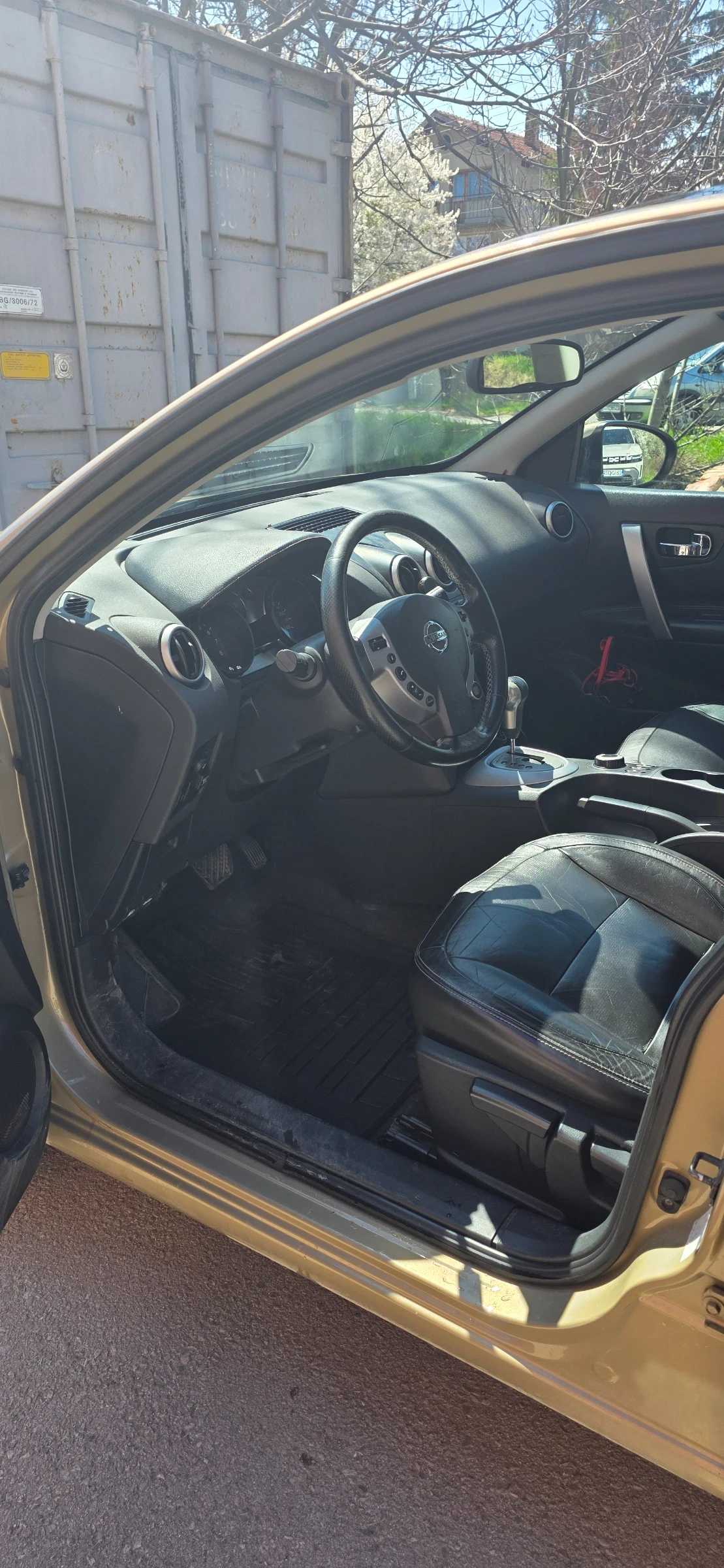 Nissan Qashqai, снимка 6 - Автомобили и джипове - 54208167