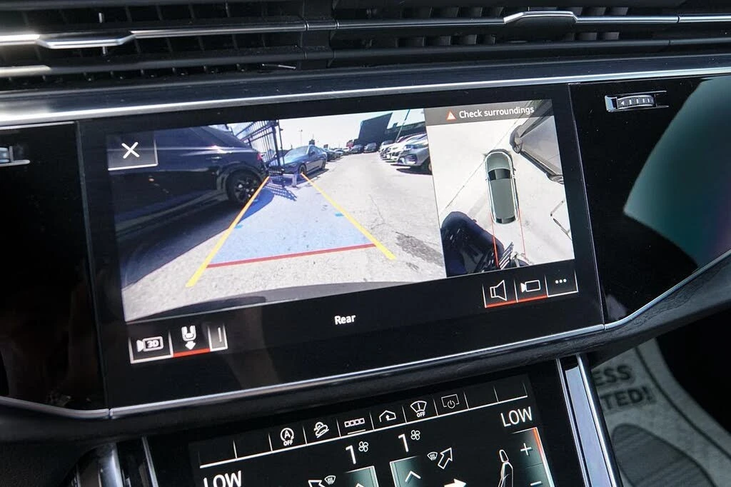 Audi Q8 Technik QUATTRO | HUD| ОБДУХВАНЕ | DISTRO, снимка 14 - Автомобили и джипове - 56118185